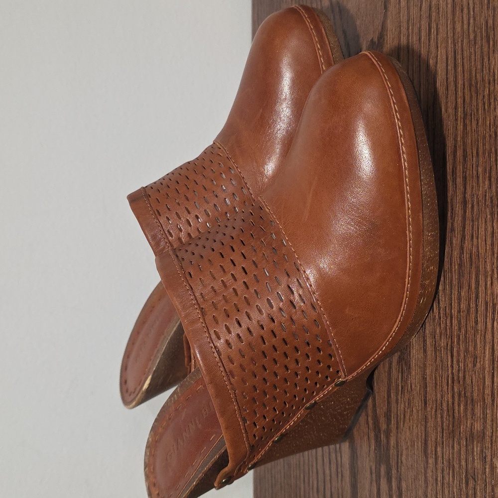 👍👍👍Gianni Bini Tan Joss Leather Wedge Clogs Womans 8